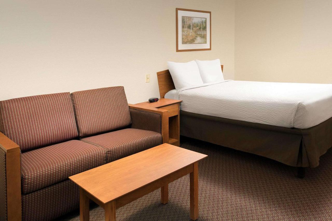 Woodspring Suites ميدلاند المظهر الخارجي الصورة
