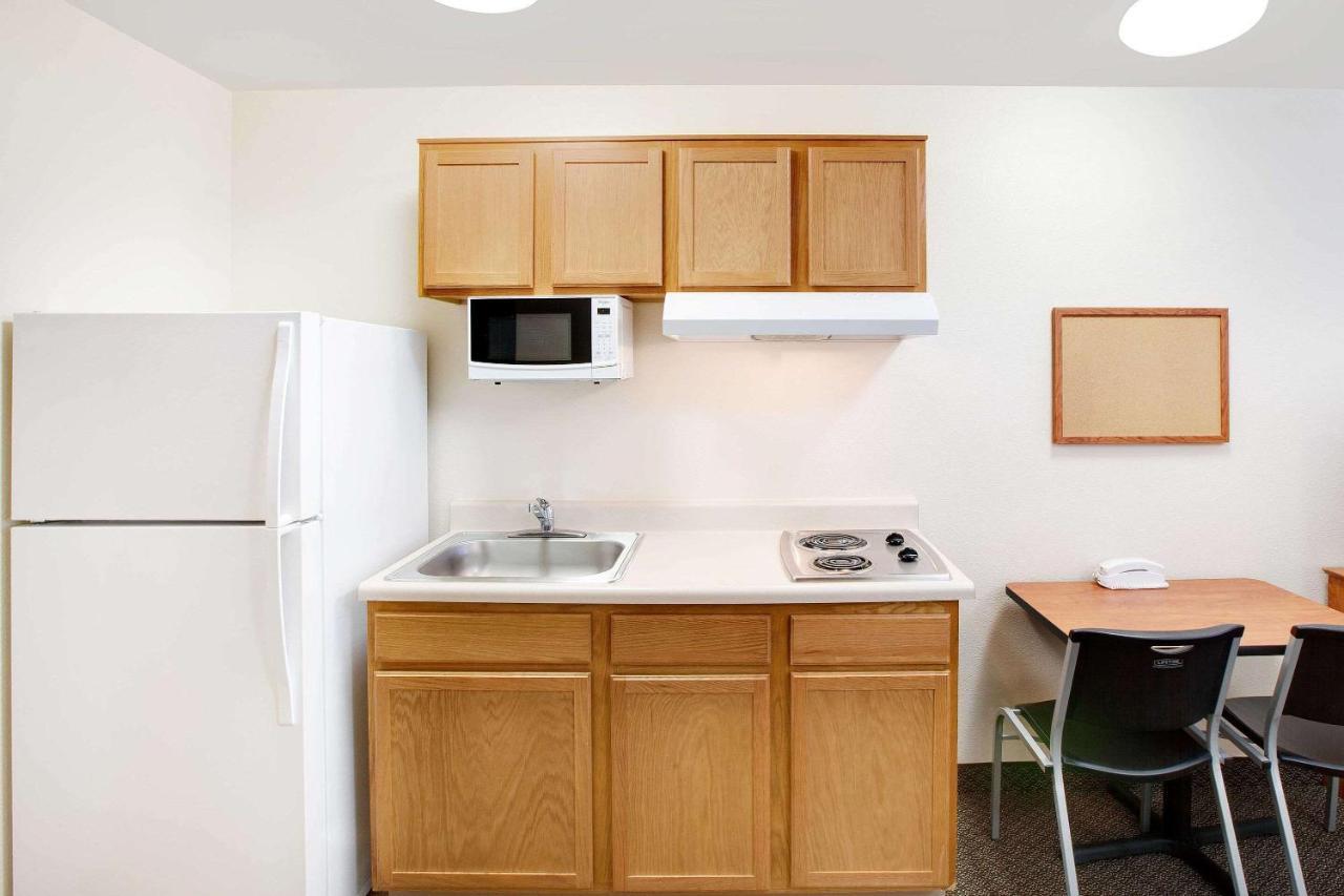 Woodspring Suites ميدلاند المظهر الخارجي الصورة