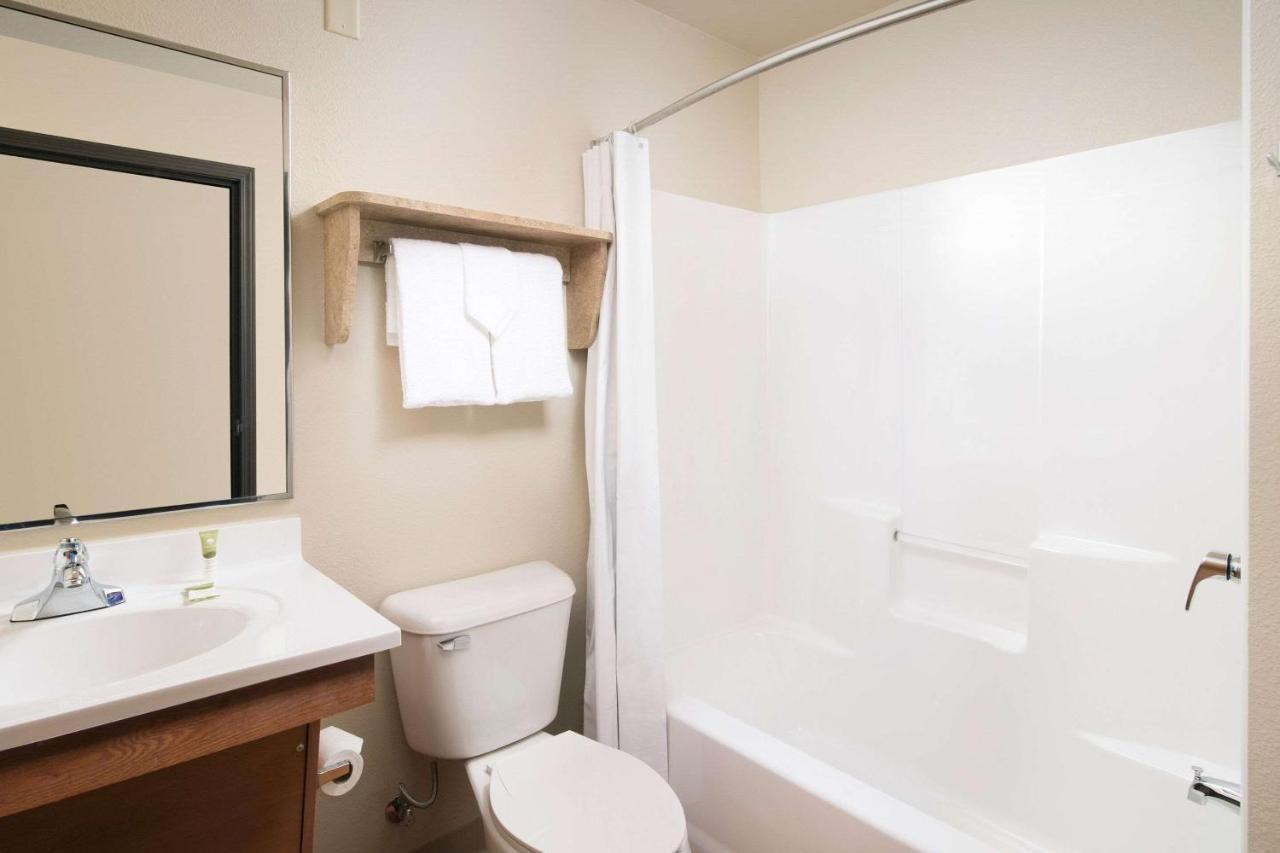 Woodspring Suites ميدلاند المظهر الخارجي الصورة