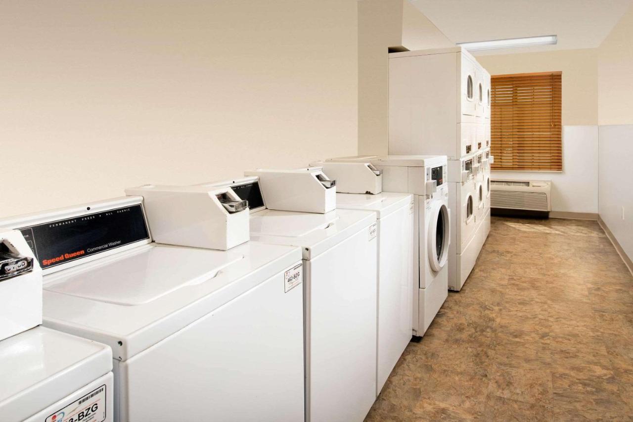 Woodspring Suites ميدلاند المظهر الخارجي الصورة