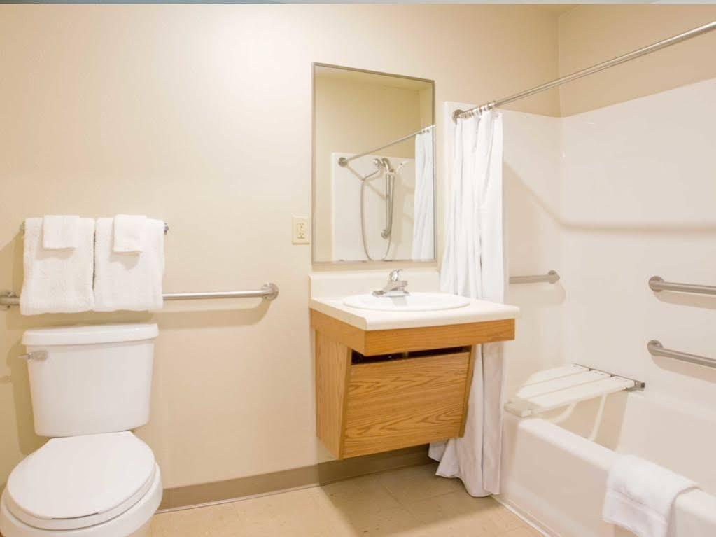 Woodspring Suites ميدلاند المظهر الخارجي الصورة