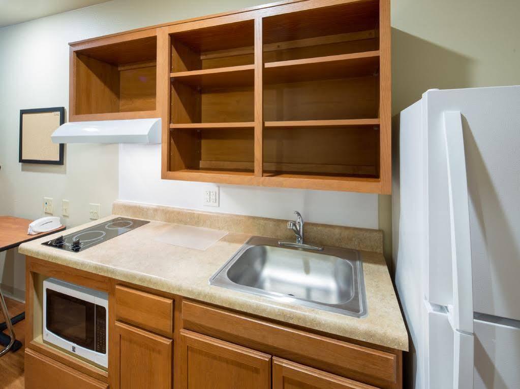 Woodspring Suites ميدلاند المظهر الخارجي الصورة