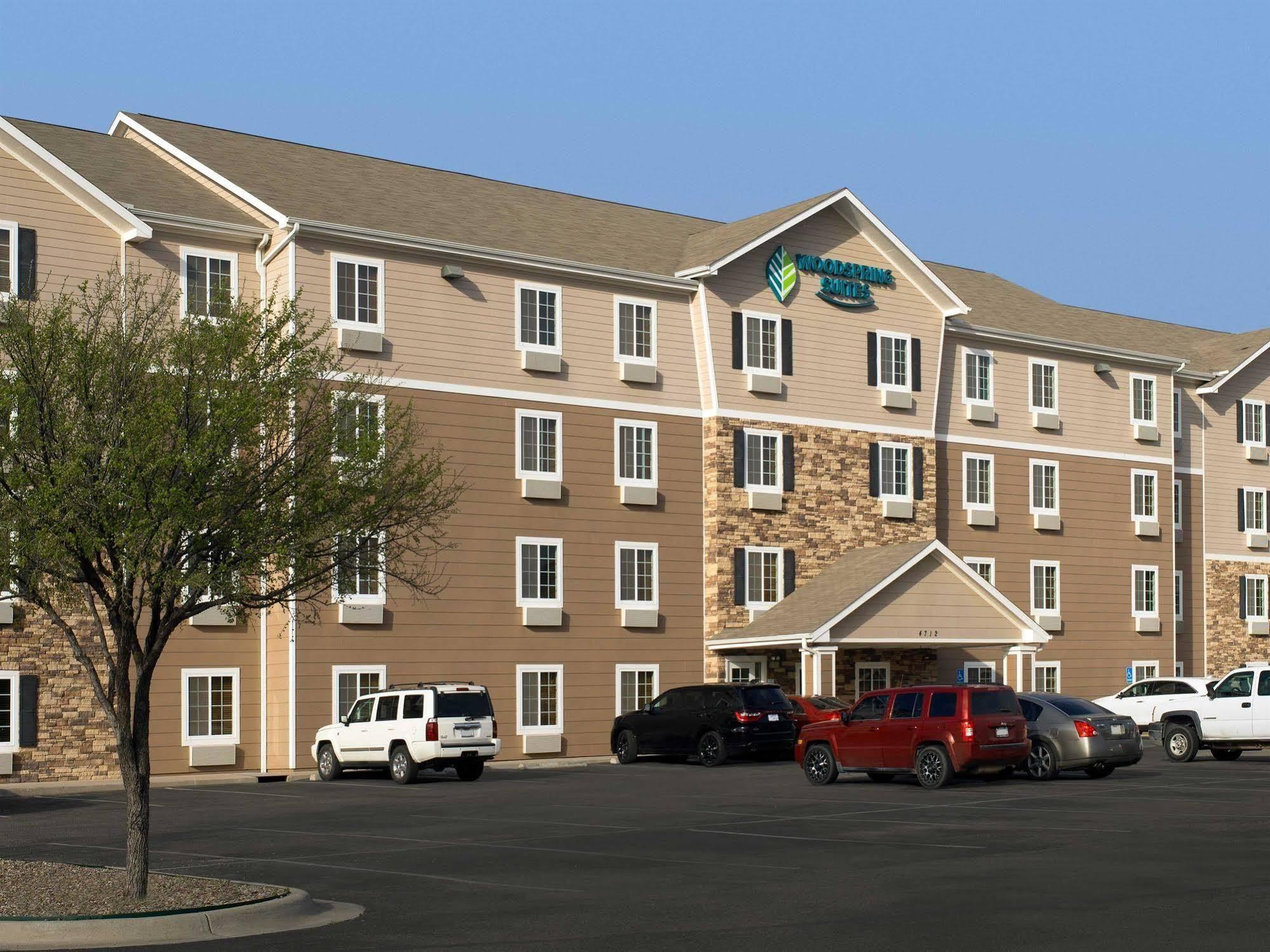 Woodspring Suites ميدلاند المظهر الخارجي الصورة