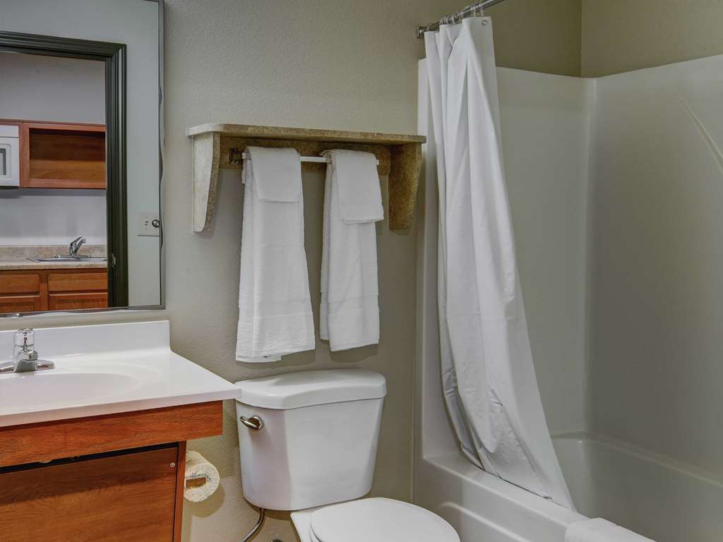 Woodspring Suites ميدلاند الغرفة الصورة