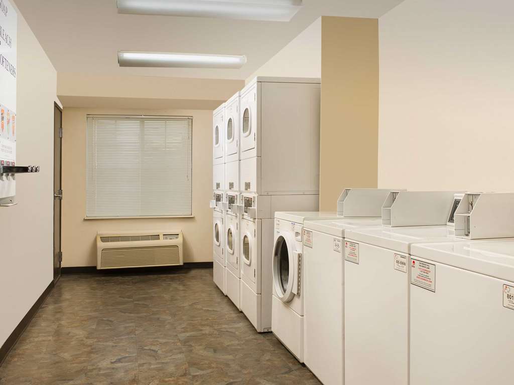 Woodspring Suites ميدلاند المرافق الصورة