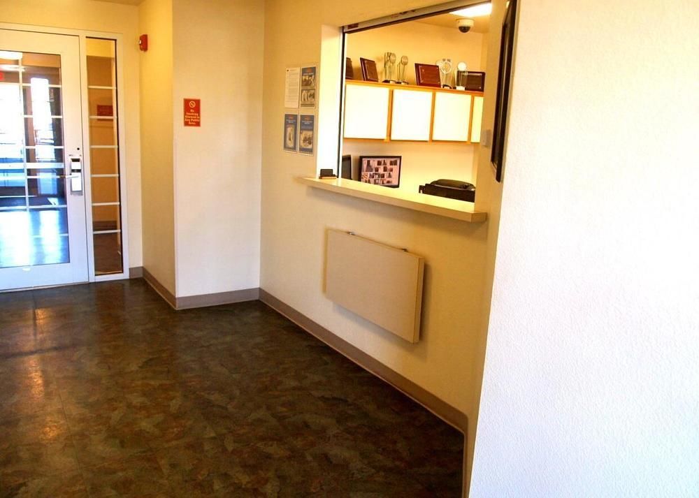 Woodspring Suites ميدلاند المظهر الخارجي الصورة