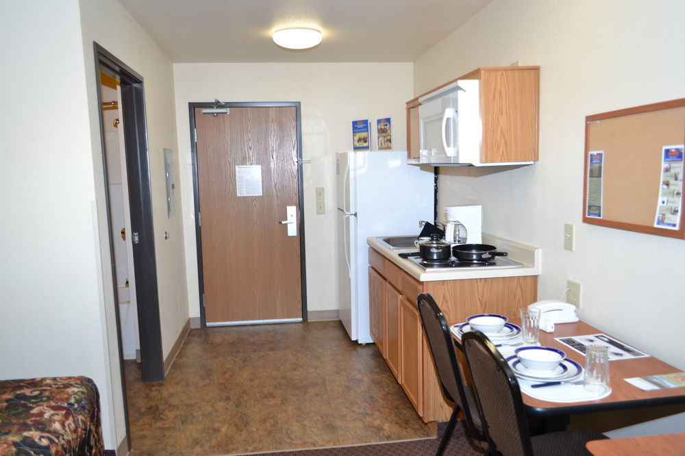 Woodspring Suites ميدلاند المظهر الخارجي الصورة