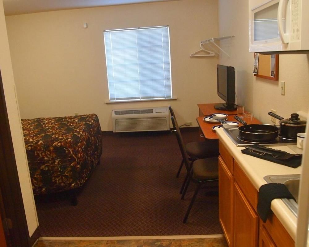 Woodspring Suites ميدلاند المظهر الخارجي الصورة