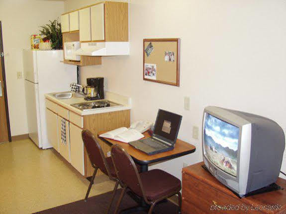 Woodspring Suites ميدلاند الغرفة الصورة