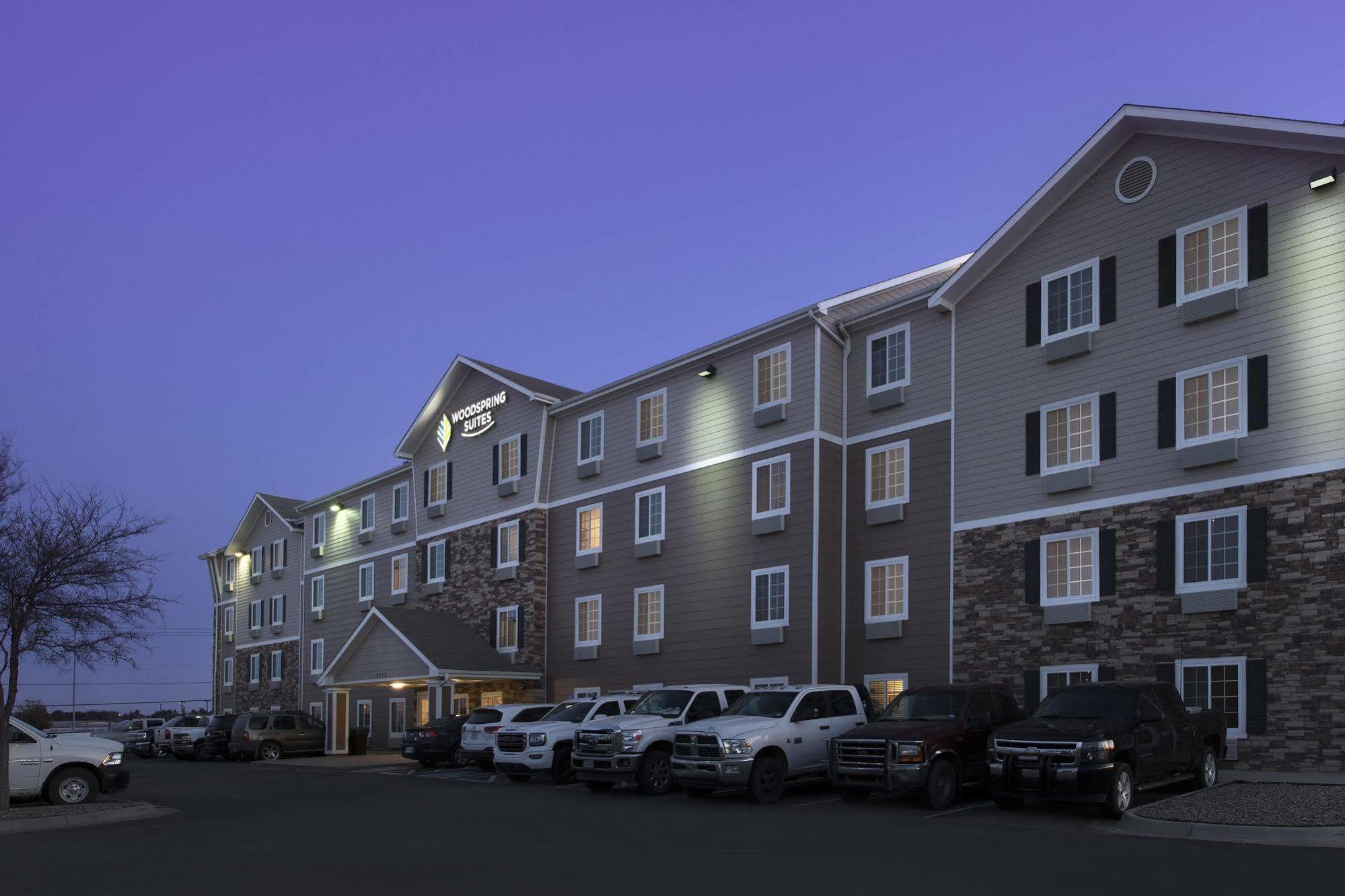 Woodspring Suites ميدلاند المظهر الخارجي الصورة