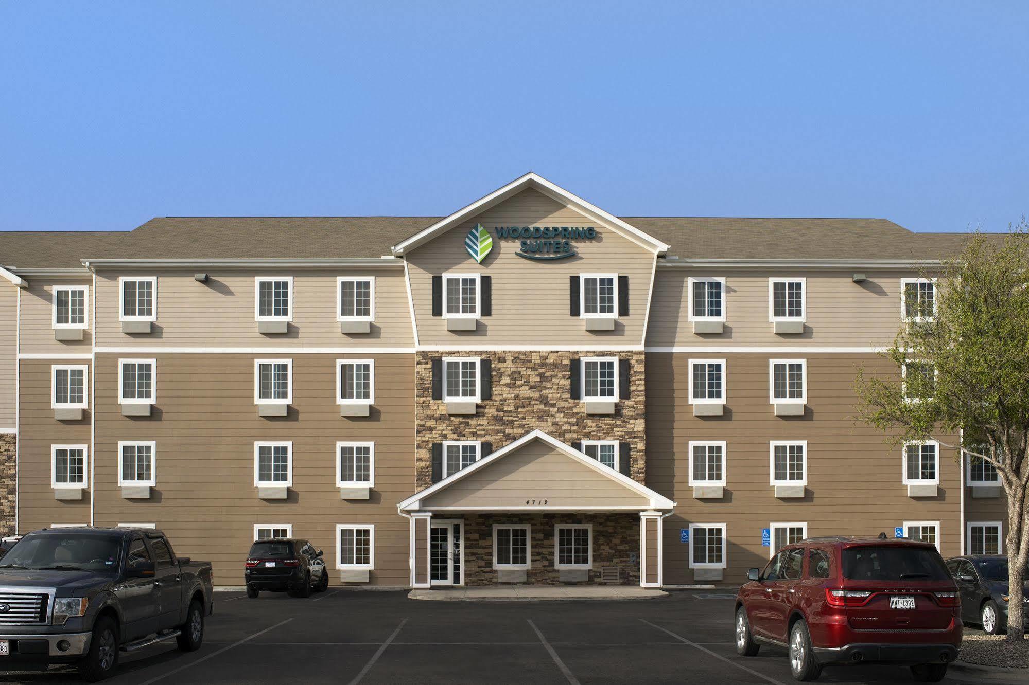 Woodspring Suites ميدلاند المظهر الخارجي الصورة