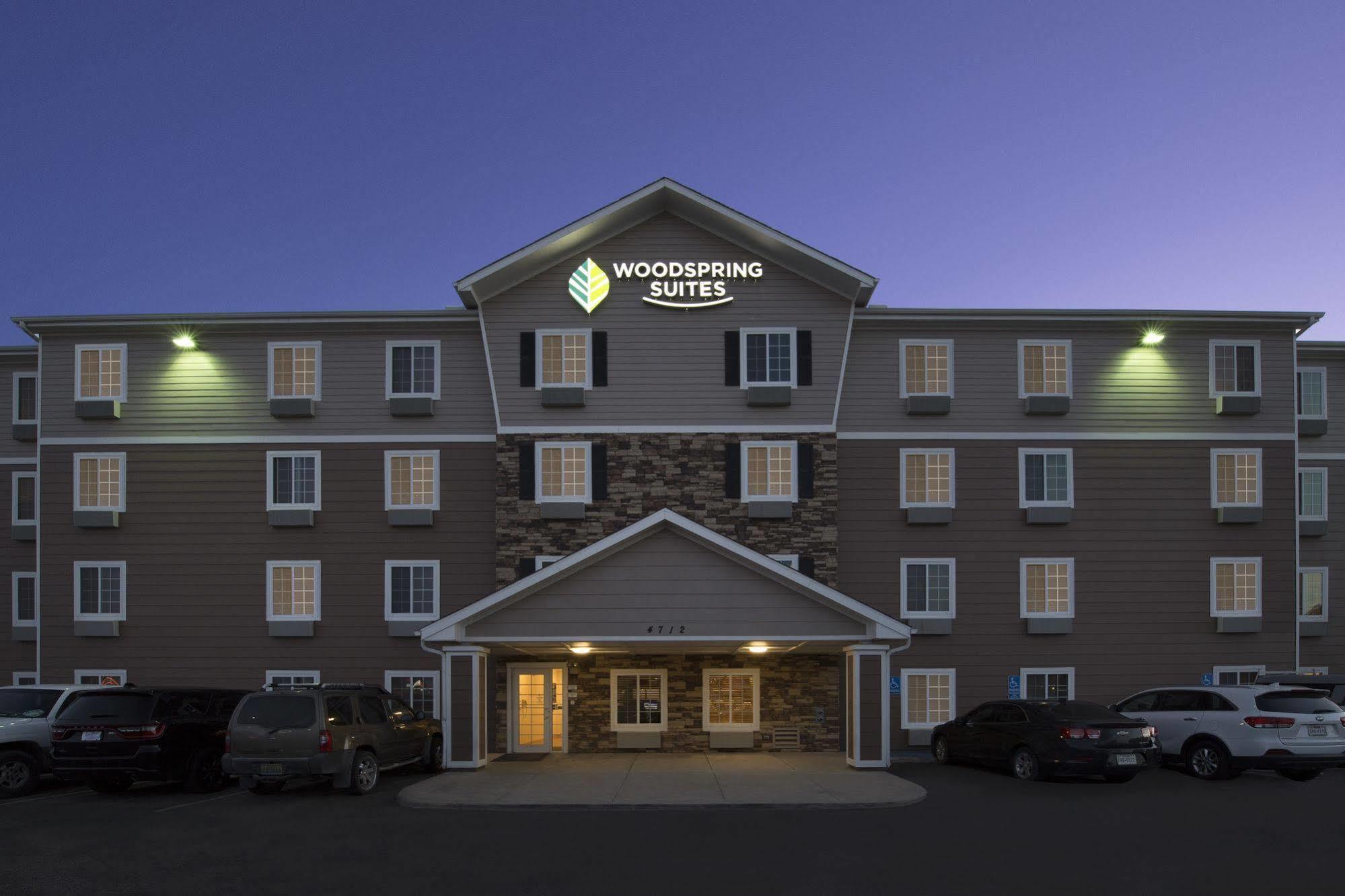 Woodspring Suites ميدلاند المظهر الخارجي الصورة