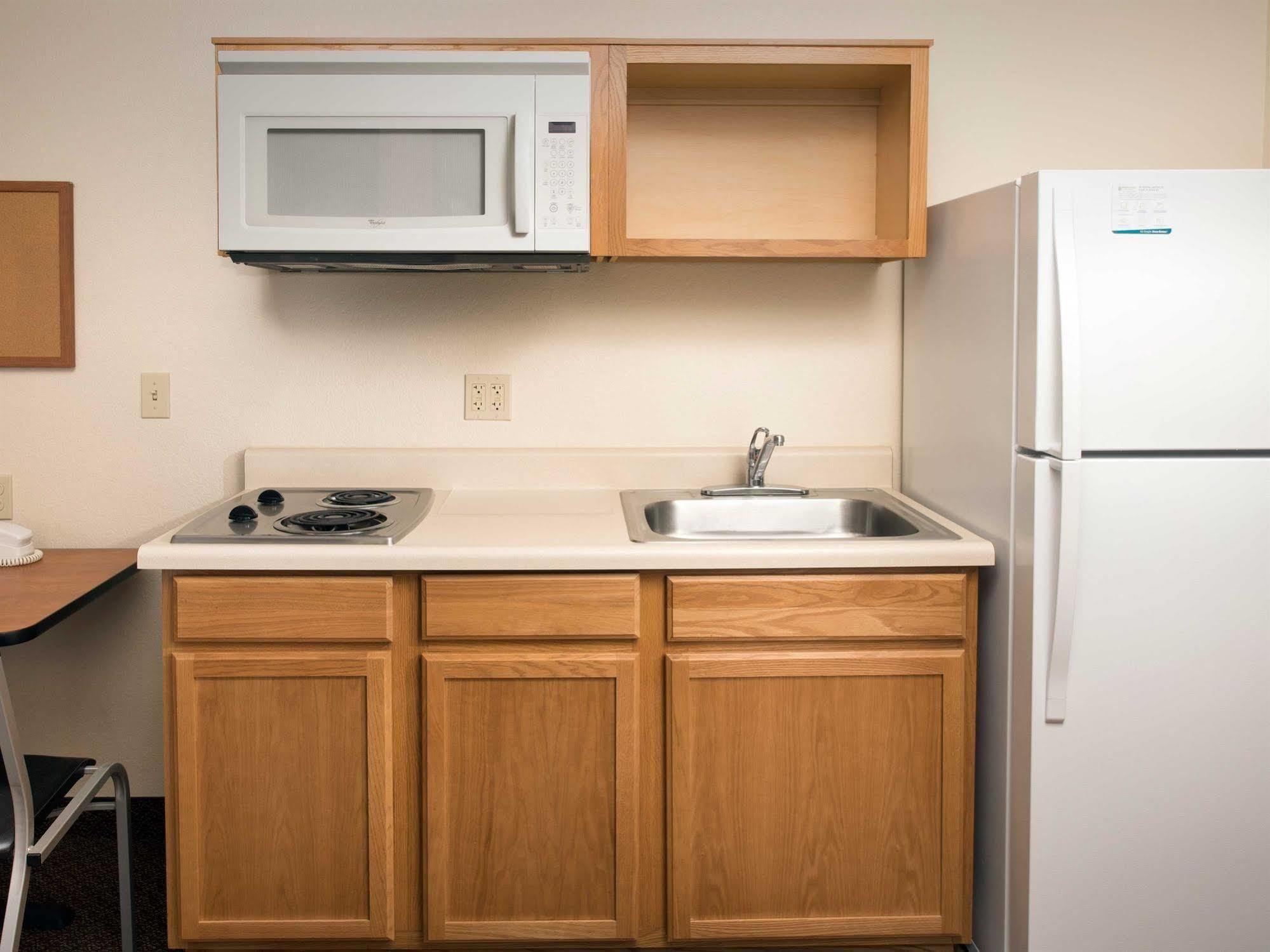 Woodspring Suites ميدلاند المظهر الخارجي الصورة
