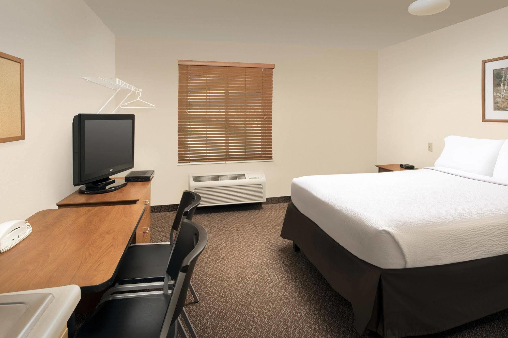Woodspring Suites ميدلاند المظهر الخارجي الصورة