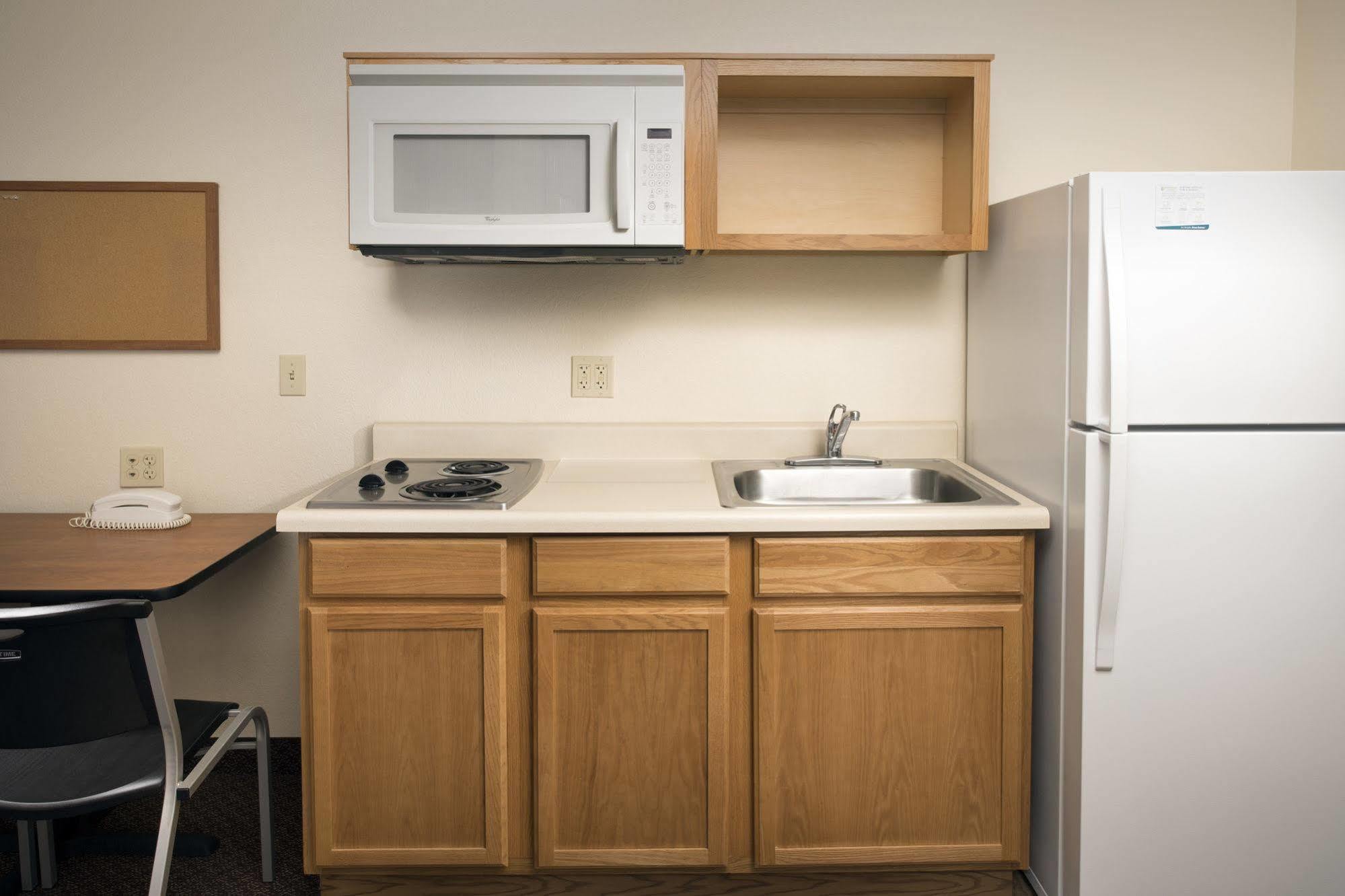 Woodspring Suites ميدلاند المظهر الخارجي الصورة